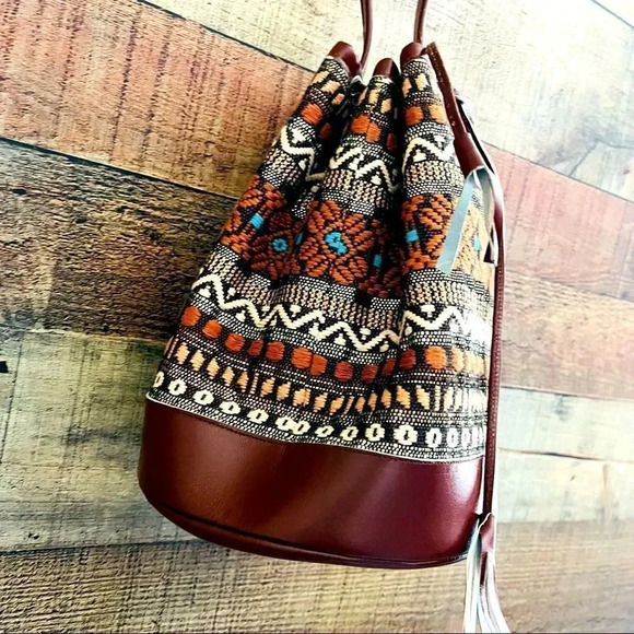Huipil Guatemalan Artisan Drawstring Leather Hand/Wristlet - Picture 3 of 7